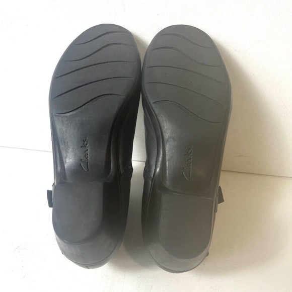 Clarks Black Leather Ankle Bootie Women's Sz 8 N Heeled Comfort Casual Zip Boots - Picture 10 of 10